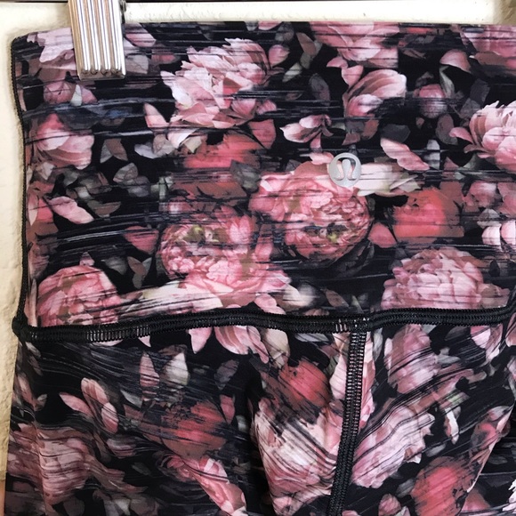 Lululemon peony floral wunder under leggings - Picture 3 of 4